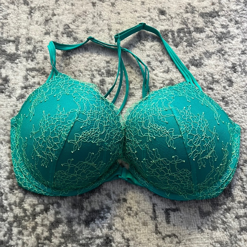 Victoria’s Secret Bra, Clips in the Front. Size 34DD